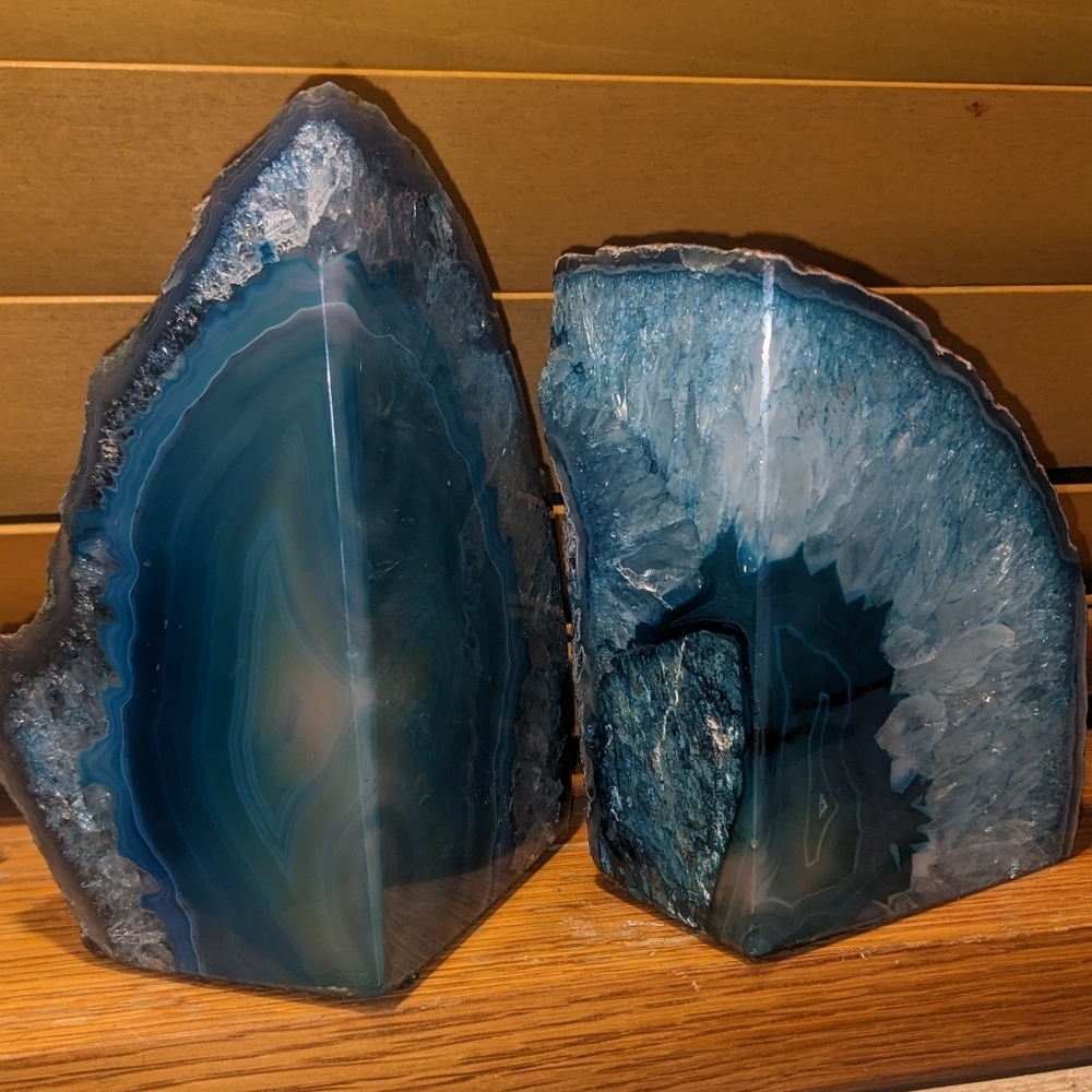 💲ON SALE💲Agate Geode Sections Pair of Dyed Turquoise Crystals - Picture 13 of 15